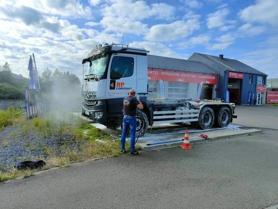 Nettoyage mobile de camions